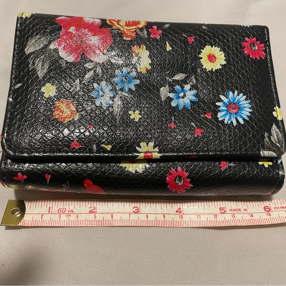 Floral Wallet Black Faux Leather NWOT - Picture 8 of 8